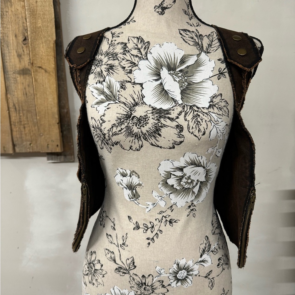 The Adventures of Rabbit & Empee Women’s Black Lace up Back Vest Size XS - Picture 4 of 5
